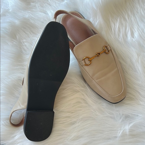 Elegant Cream Loafers with Gold Detail - Picture 5 of 6
